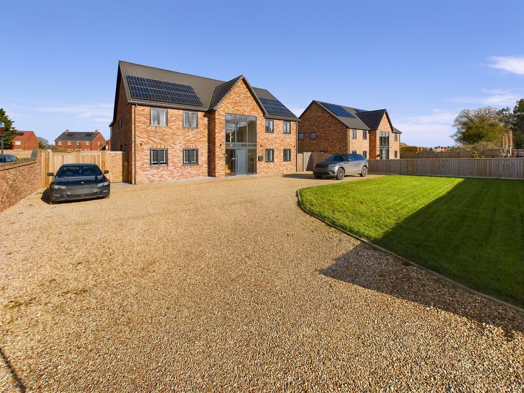Property photo 1 of 33