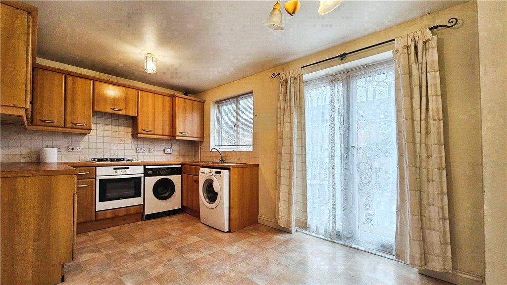 Property photo 3 of 19 Kitchen