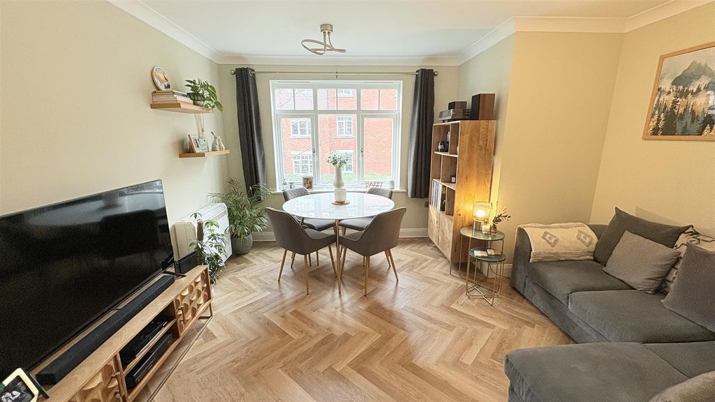 Property photo 2 of 13 Living/Dining Room