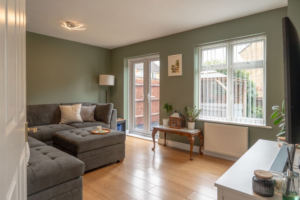 Property photo 2 of 34 Edney View-13