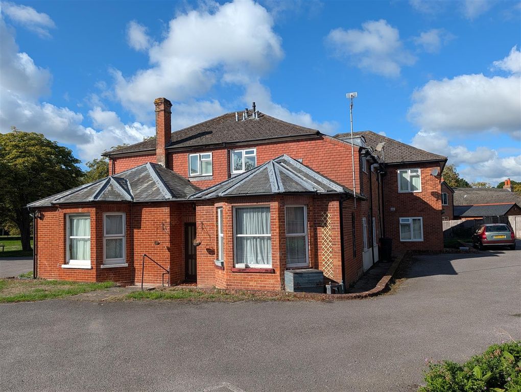 Property photo 1 of 8