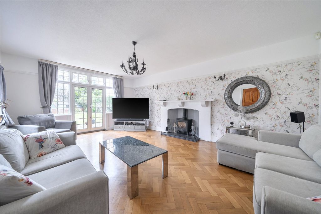 Property photo 2 of 37 Picture No. 14