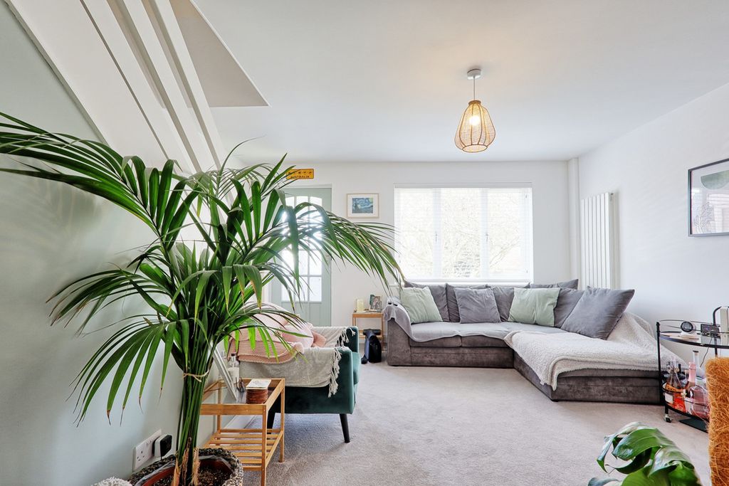 Property photo 3 of 27