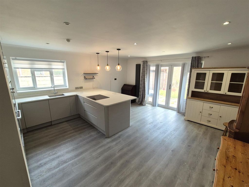 Property photo 3 of 14 31Brix1.Jpg