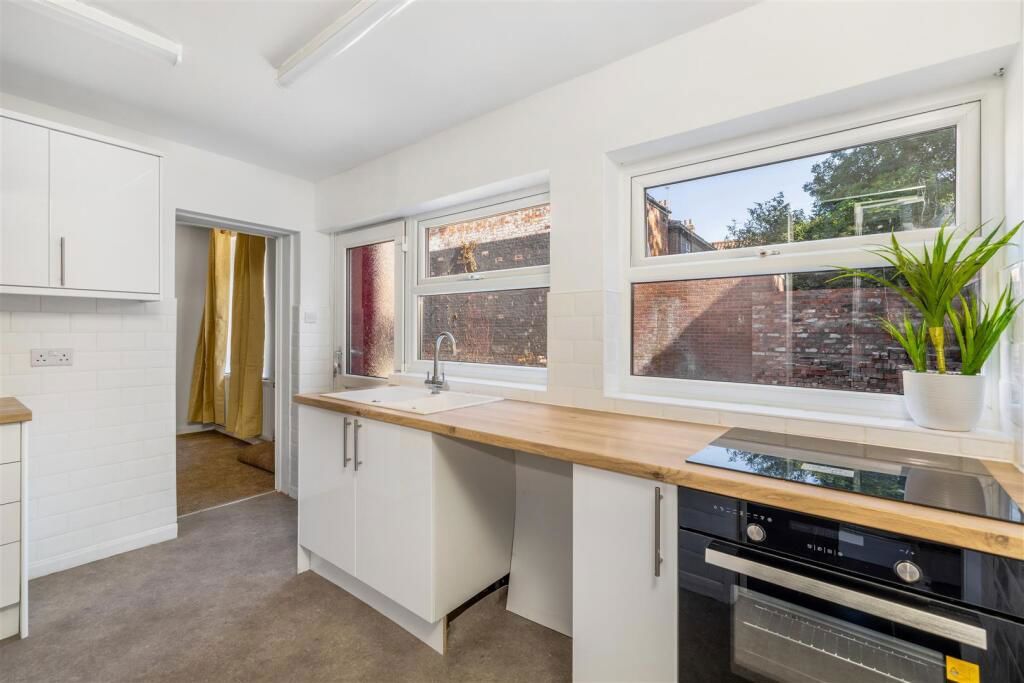 Property photo 2 of 21