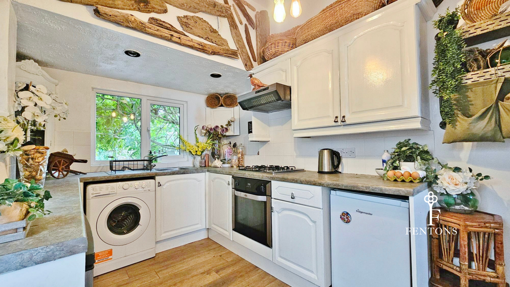 Property photo 3 of 19 Kitchen