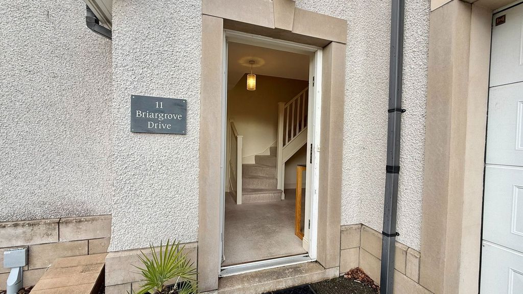 Property photo 2 of 32