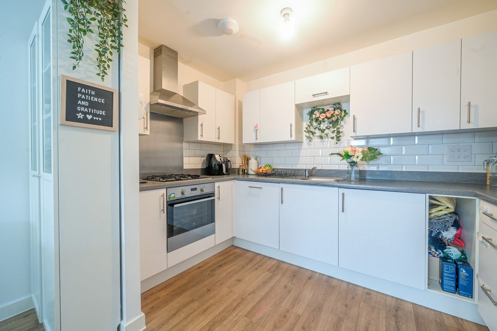 Property photo 2 of 19 Kitchen