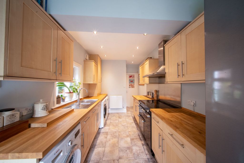 Property photo 2 of 9 Kitchen (New)