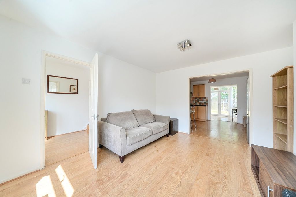 Property photo 3 of 15 Picture No. 17