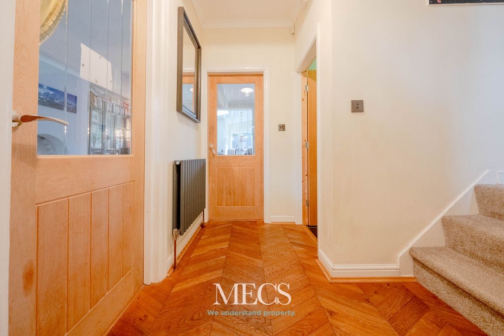 Property photo 2 of 13 4986963