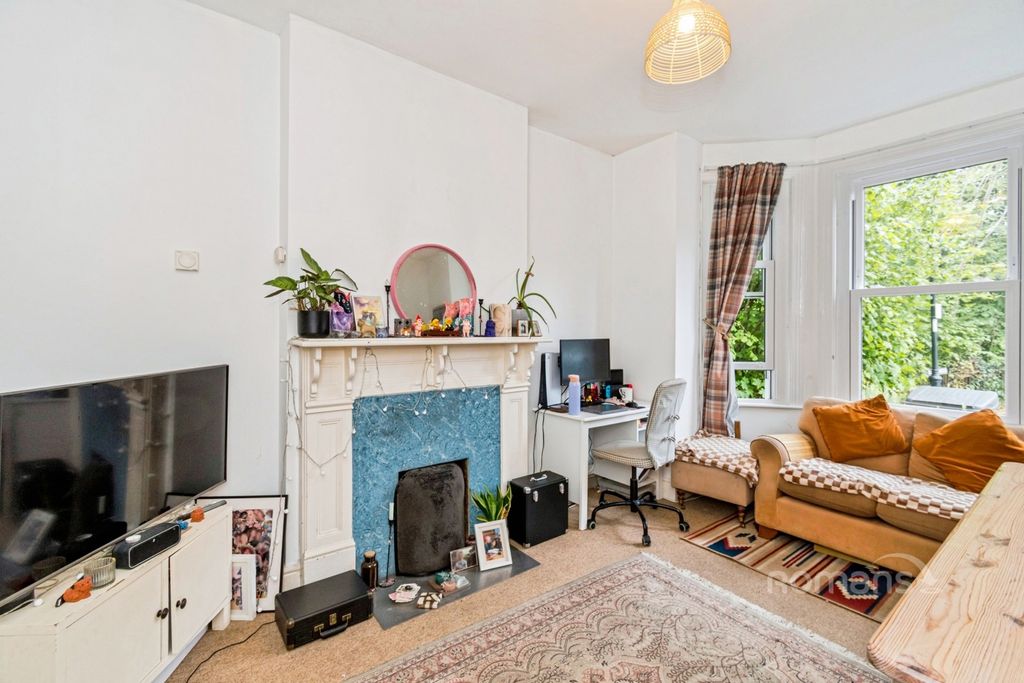 Property photo 3 of 9 Pbox-Img.Jpg