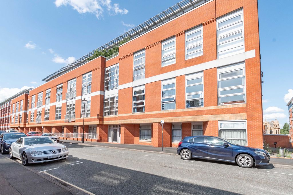 Property photo 1 of 18 Photo 9