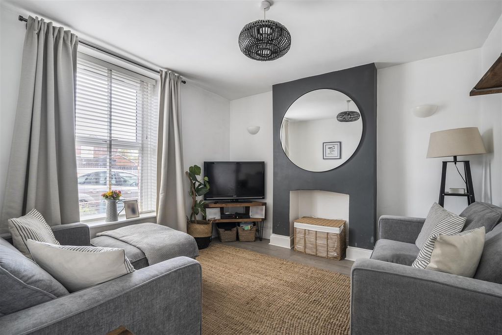 Property photo 2 of 14 Lounge