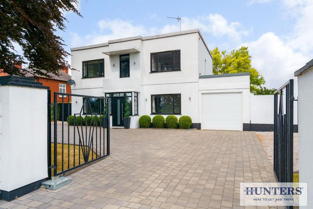 Property photo 1 of 40 94395_White House Selby Road Camblesforth (3) - Co