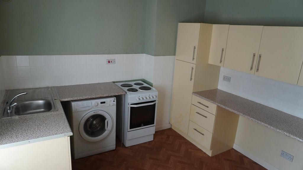 Property photo 2 of 11 Kitchen