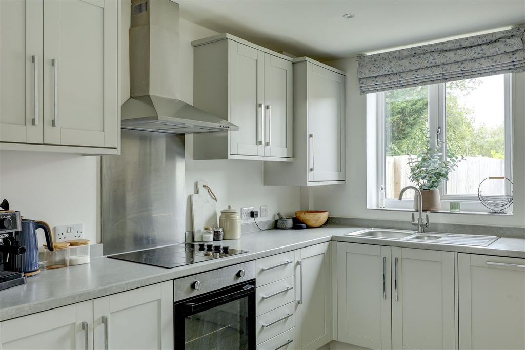 Property photo 2 of 28 Kitchen