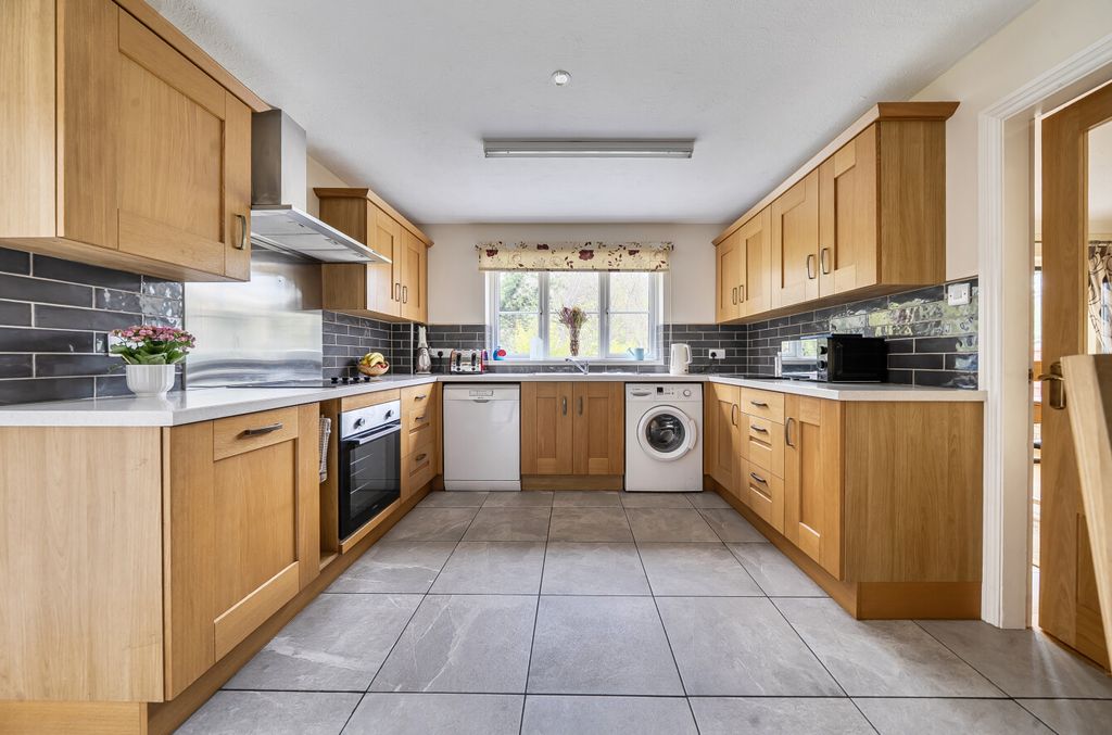 Property photo 2 of 19 1447303-8-69E0Efb...