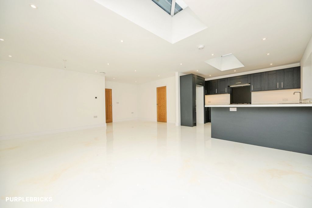 Property photo 3 of 29