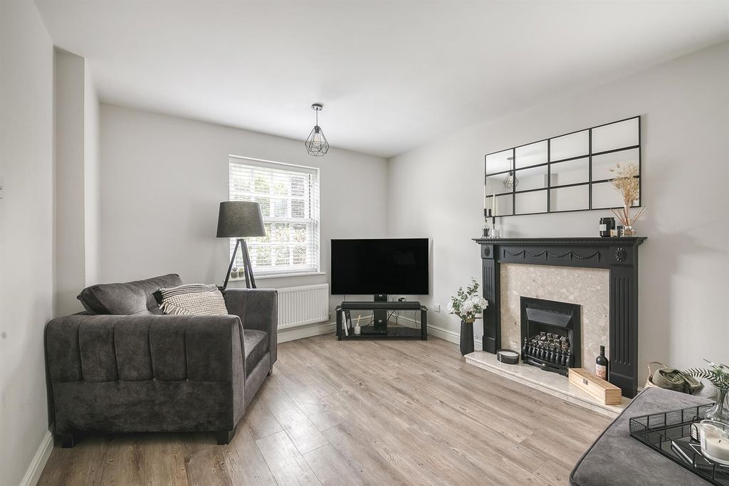 Property photo 2 of 44