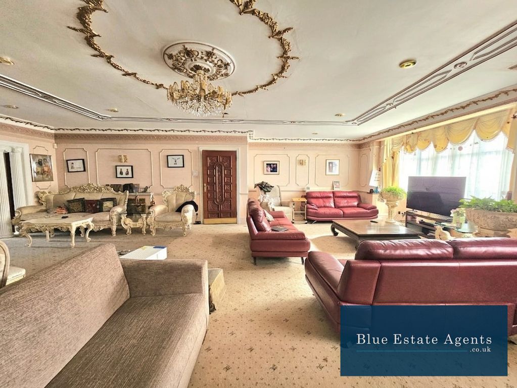 Property photo 2 of 26 Lounge