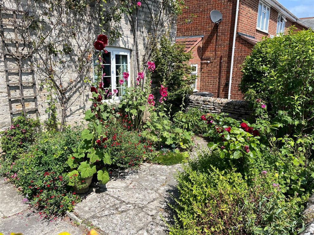 Property photo 2 of 21 4041 Front Garden 1.Jpg