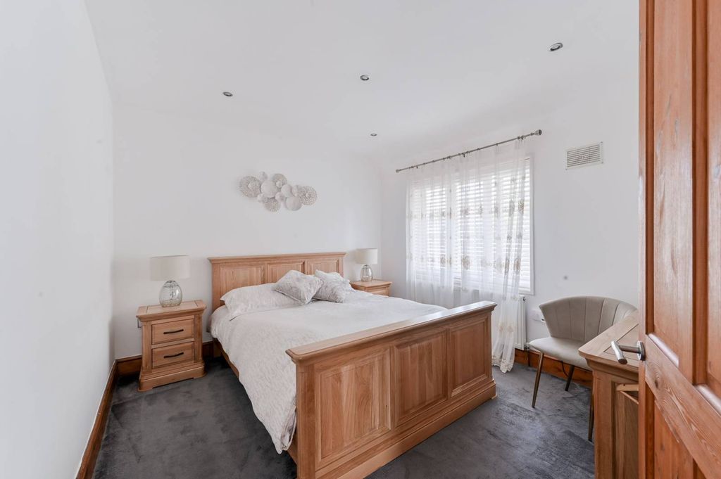 Property photo 1 of 29