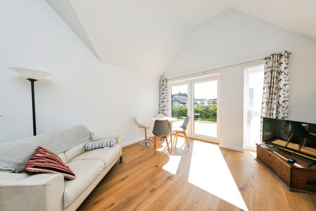 Property photo 3 of 14 Pbox-Img.Jpg