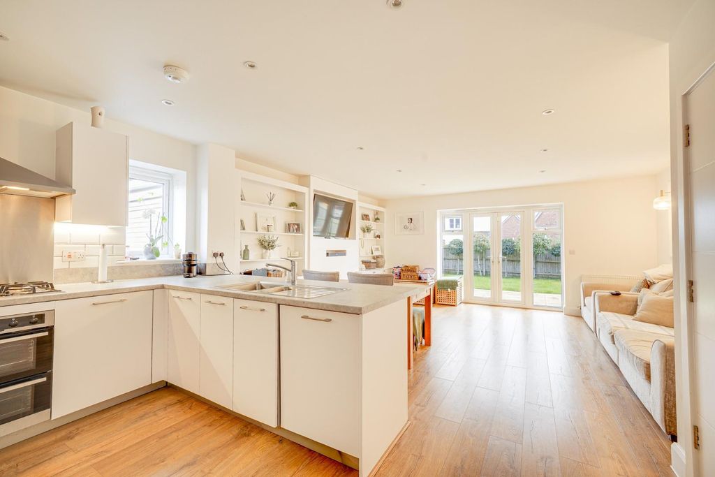 Property photo 2 of 21