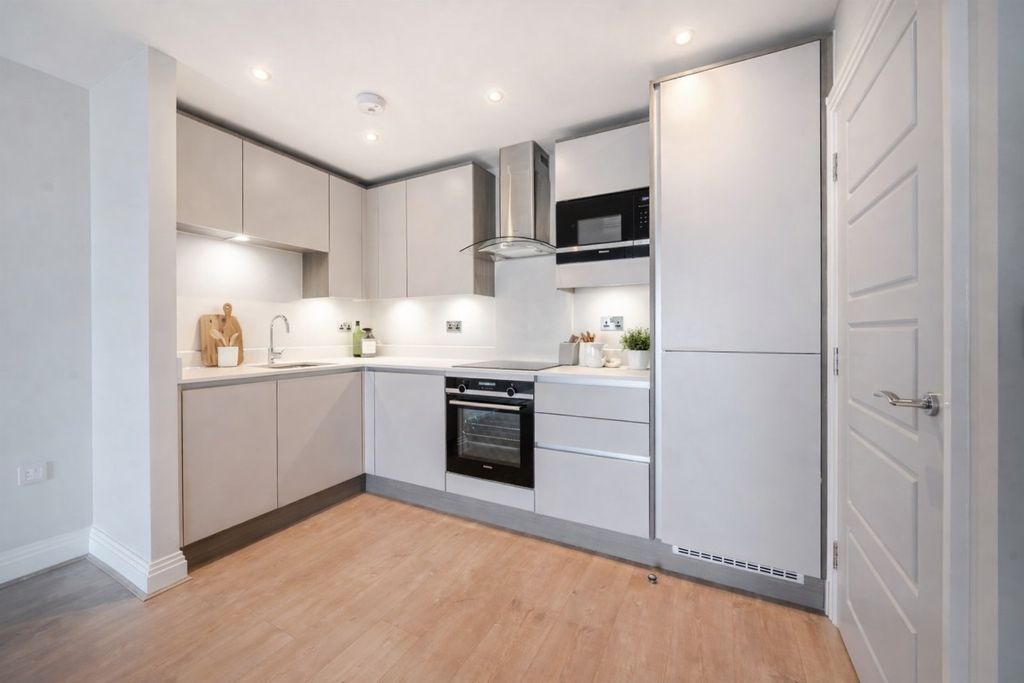 Property photo 2 of 8