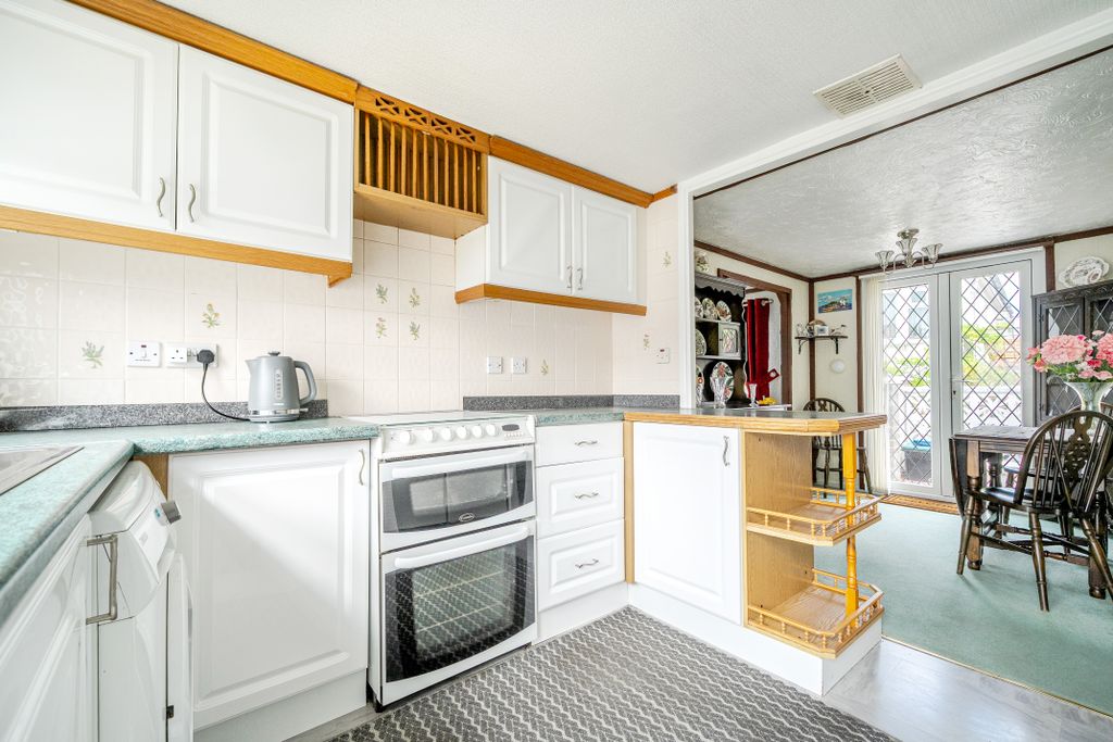 Property photo 3 of 17 Kitchen