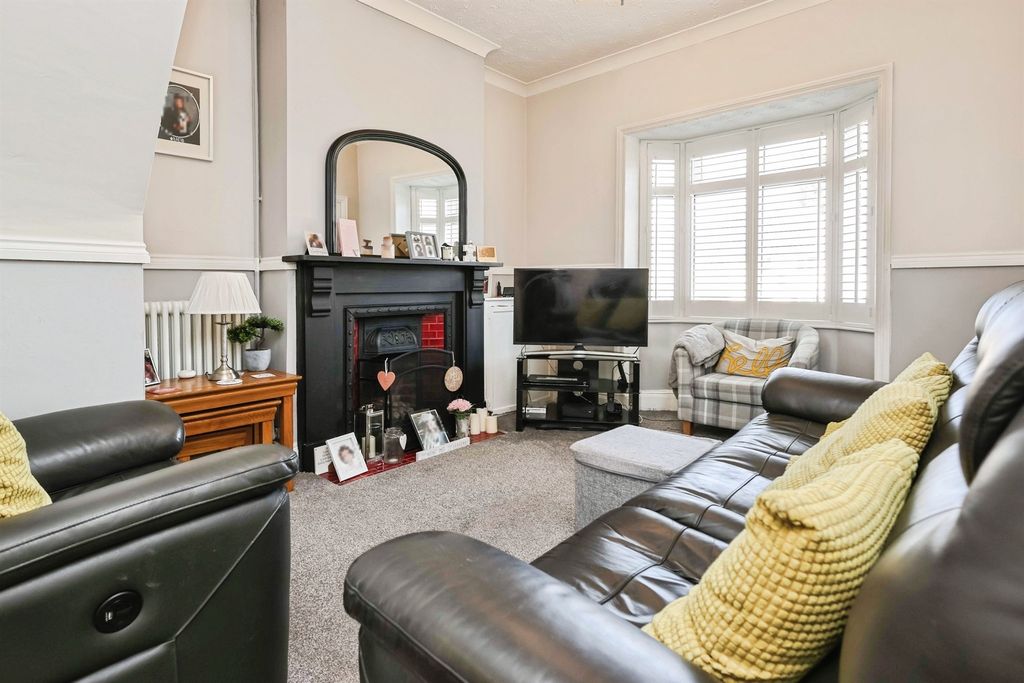 Property photo 2 of 17
