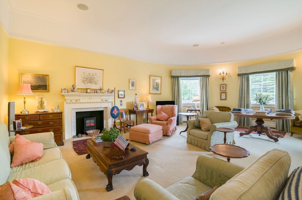 Property photo 2 of 17 Sitting Room