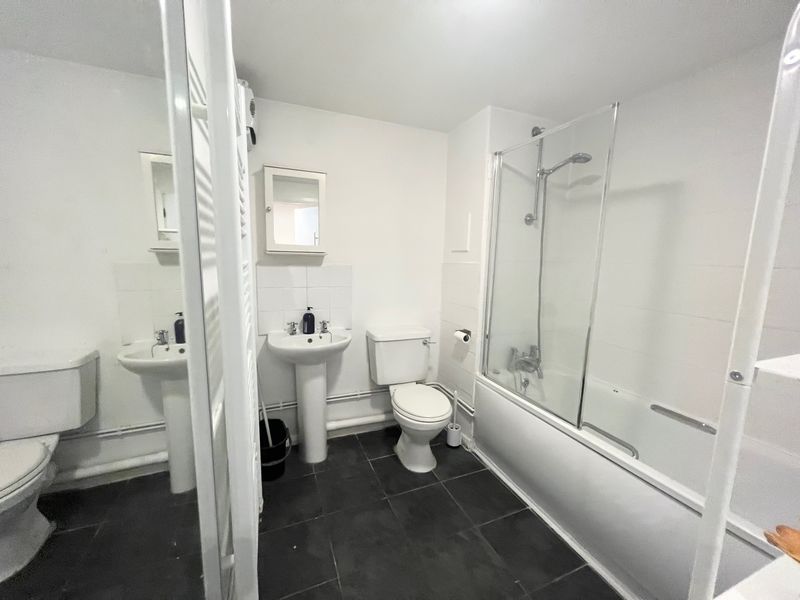 Property photo 3 of 6 Photo 4