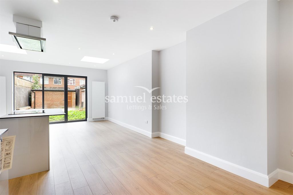 Property photo 3 of 9 Dining Room