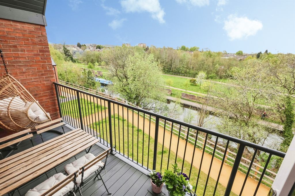 Property photo 2 of 20