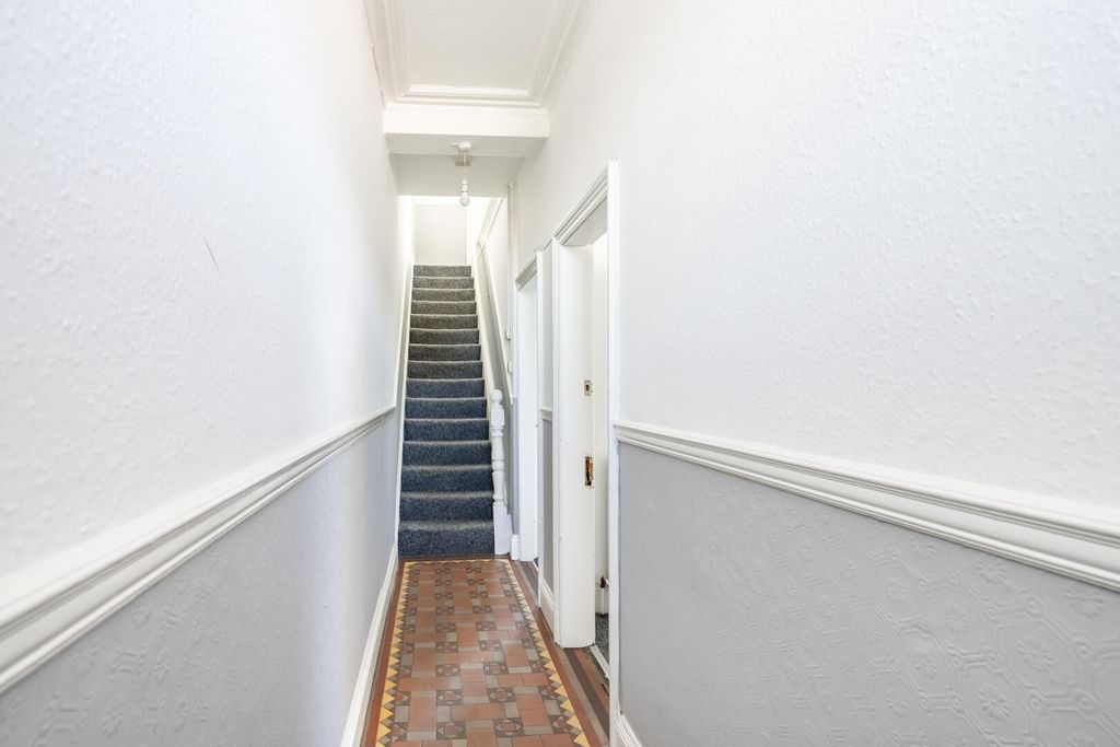 Property photo 2 of 19 Hallway