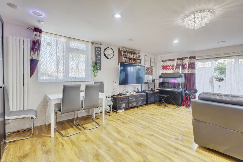 Property photo 2 of 23