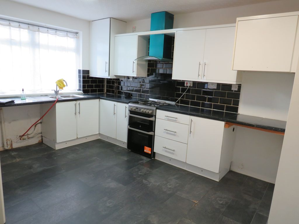 Property photo 2 of 7 Kitchen