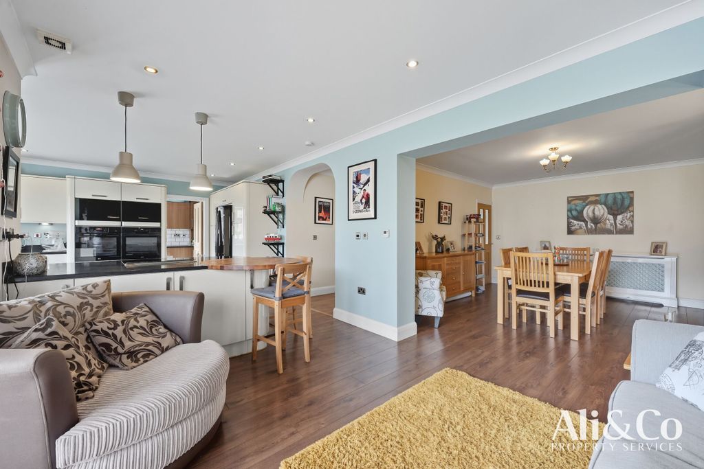 Property photo 3 of 35