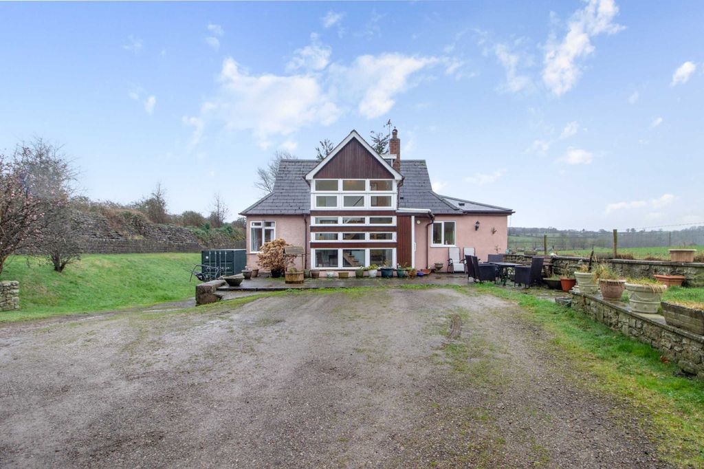 Property photo 1 of 33