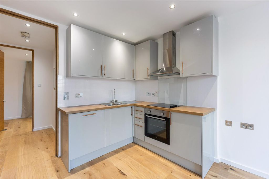 Property photo 2 of 10 101123_31B Maltings Place Tower Bridge Road-9.Jpg