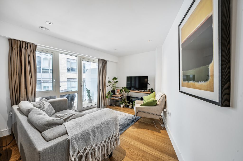 Property photo 2 of 17 1320107-13-686Eb9...