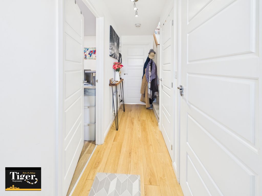 Property photo 2 of 19 Cam01931G0-Pr0340-Still005