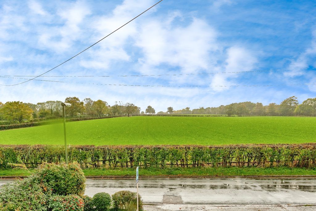 Property photo 3 of 18 Front Aspect