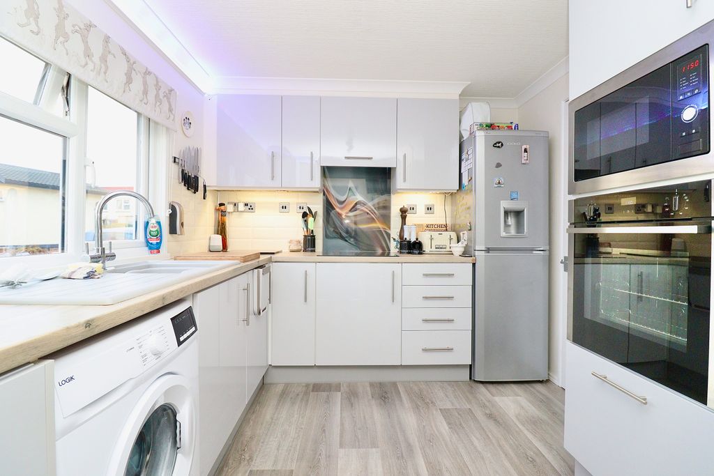 Property photo 2 of 14 Img_3784