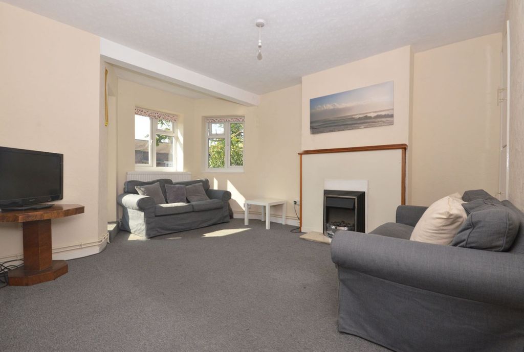 Property photo 1 of 7 3 Double Bedroom Flat To Rent