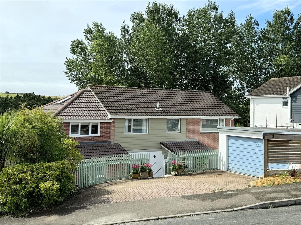 Property photo 1 of 30