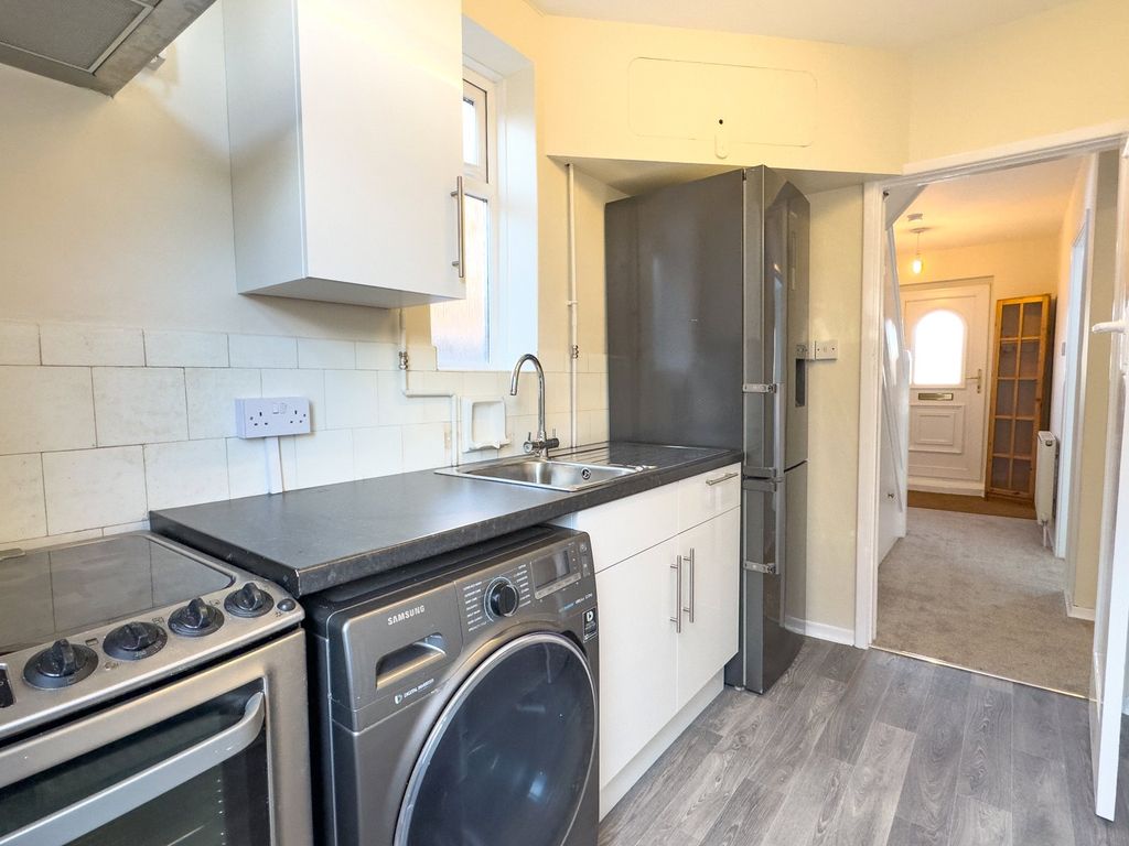 Property photo 2 of 17 Kitchen
