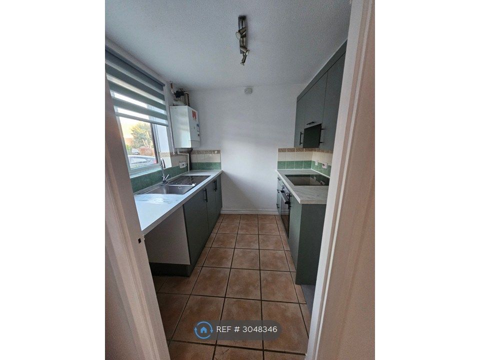Property photo 3 of 17 Kitchen